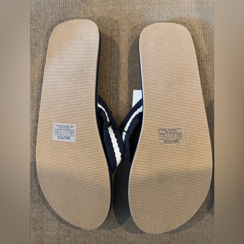 Nautica Navy and White Anchor Flip Flops 10M NWT - Picture 3 of 3